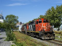 CN 4129 & CN 7229 are leaving the Port of Montreal with a short transfer on a sunny Friday afternoon.