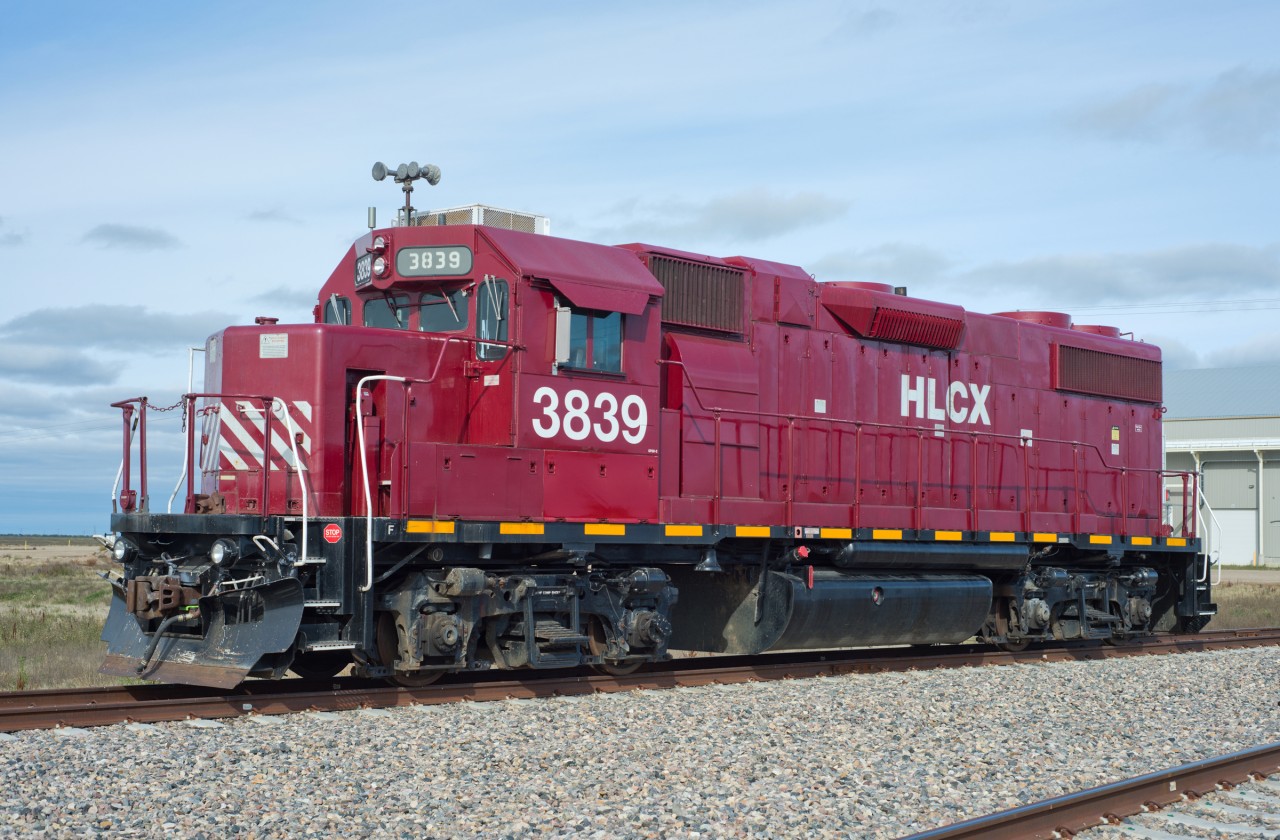 HLCX 3839 is the resident switcher at the fairly new ILTA/Viterra facility in Belle Plaine Saskatchewan. This unit is exCR 8276.
