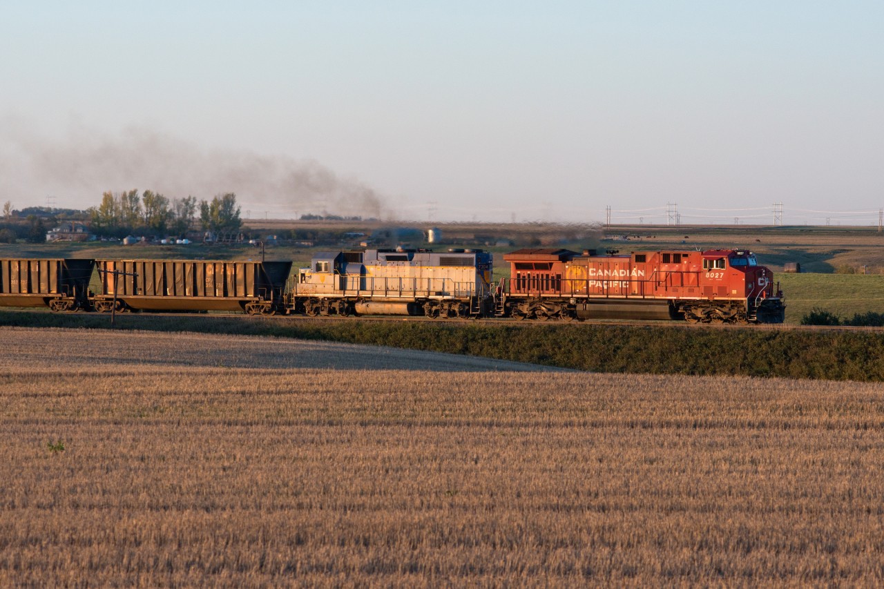 Now here is something you don't see every day, CP 8027 and D&H 7304 depart Moose Jaw with a loaded coal train bound for Thunder Bay. There i no doubting that the 7304 was online, it was set off in Brandon.