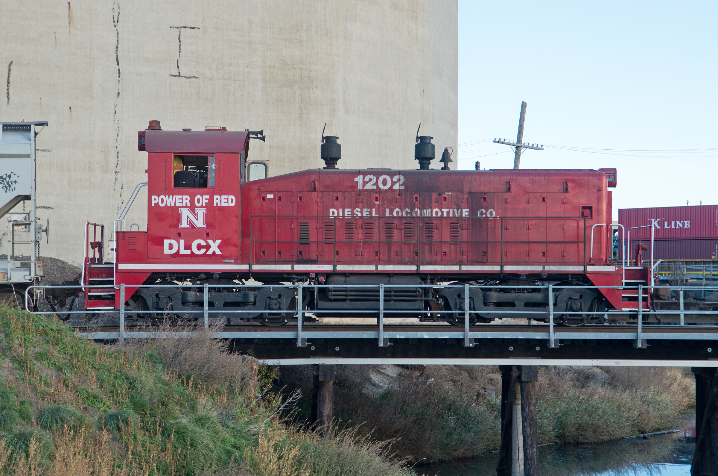 Railpictures.ca - Matt Watson Photo: DLCX 1202 is the latest plant ...