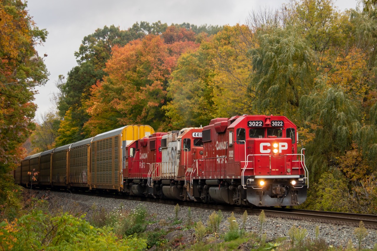 After waiting for T69 to pass Galt, the trio of geeps including Soo 4410 in the middle make their way westward.