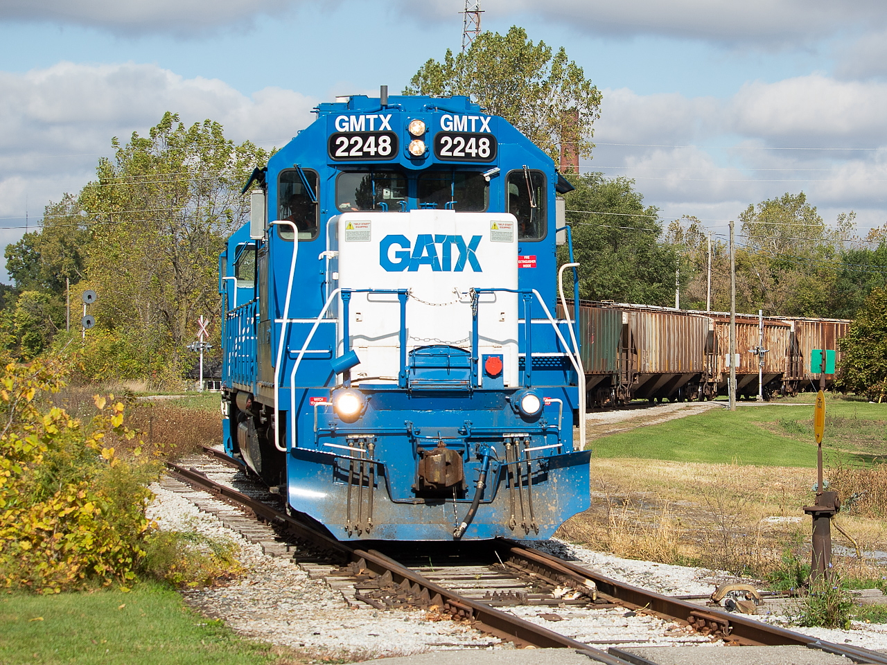 GMTX 2248 leads 514 off the Chatham Sub and onto the Sarnia Spur as they head towards Blenheim with nine hoppers for ADM and one for Thompsons. I've been trying to catch 514 again for a number of months now but its schedule has become quite erratic - they still run weekly, but the day they run is becoming far less regular. It used to always be Saturdays and Saturdays only, but there have been a lot of Mondays recently (even seeming to be majority Mondays), even Sunday as well, and there was even a night run last month. And needless to say, it's a long drive for a hope and a prayer. In the background, you can see the signals that protected the diamond of the Chatham Sub and Sarnia Spur, which has since been removed. The old signals for the CASO diamond further south remain in place as well. A hat tip and sincere thank you to all of the helpful people out there who assist me in my endless pursuit of 514.