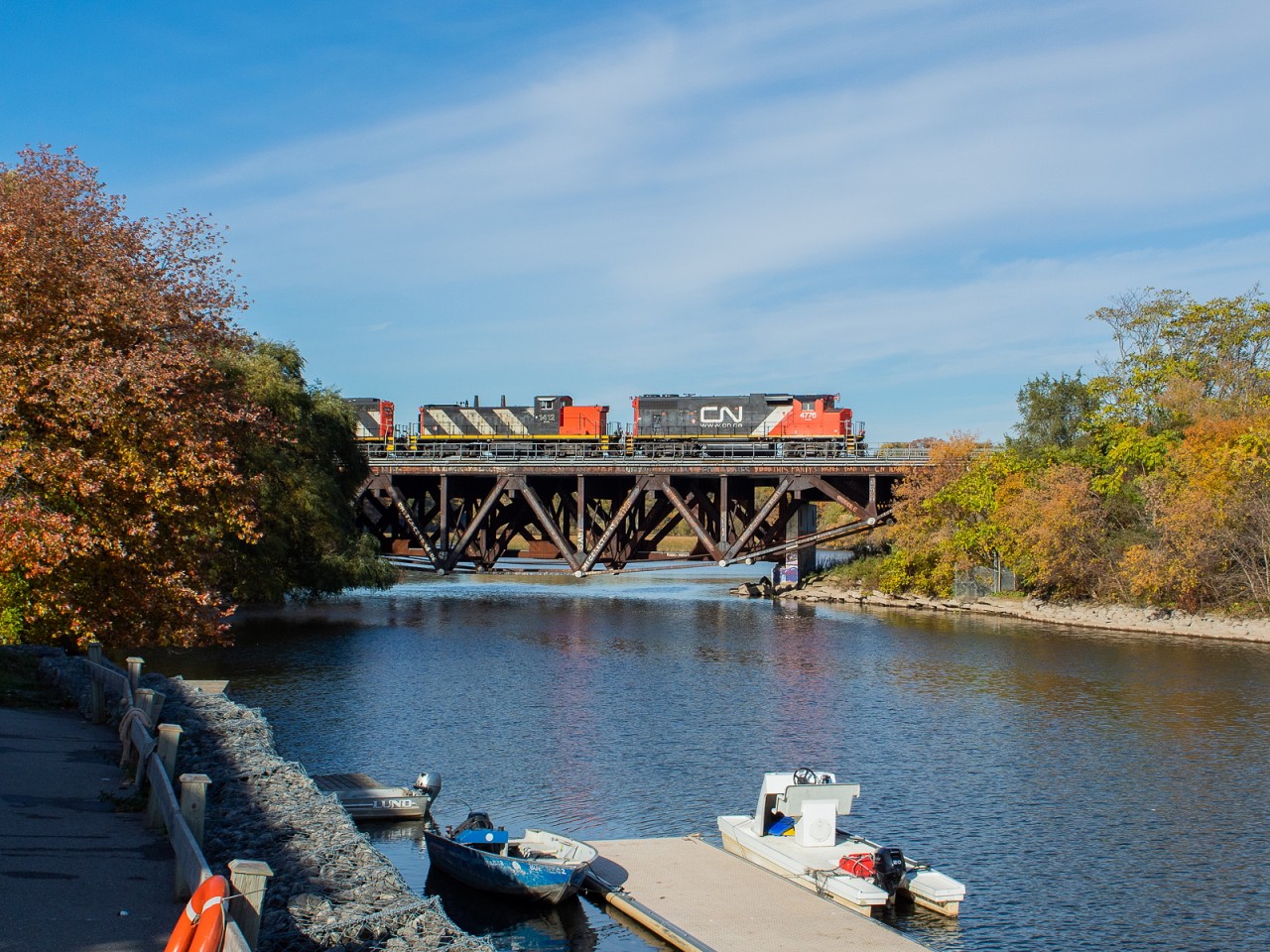 CN made a rare daylight appearance on the Oakville Sub east of Oakville today, running a 543 to Mimico. The run to Mimico is almost exclusively a night job out of Oakville Yard (running Sunday to Thursday at 2300 according to the Trackside Guide), and the origins of today's 543 are somewhat strange to say the least. L555, which is supposed to run from 2200 to 0600 out of Stuart and working places such as Parkdale Yard, customers along the Grimsby, and running to Aldershot and back, died in Stuart around 0730 this morning and didn't even make it to Aldershot. A "relief crew" showed up at around 0830, set 555's train off in Stuart, and left for Oakville Yard light power. There, they lifted the Mimico traffic and off they went at speeds less than 15 mph as there was no working SBU for them to use in Oakville. It was a pleasure to see them passing through Port Credit at a nice leisurely place on a line otherwise dominated by GOs and VIAs.