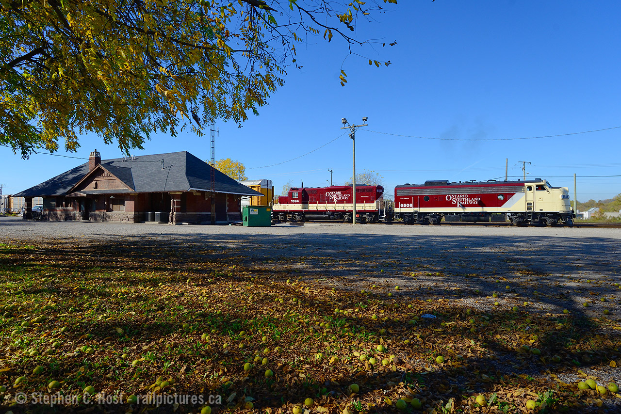 Standing under a walnut tree I stood back, way back at Woodstock Station and composed this while the OSR Crew drilled Jellicoe yard two years ago. Not sure how often OSR runs on weekend now but doesn't seem to be often in the Woodstock area, a visit to Salford/Woodstock was always worth the time when bored. The Woodstock station has made a nice photo prop after all these years, and i'm glad it's still standing.