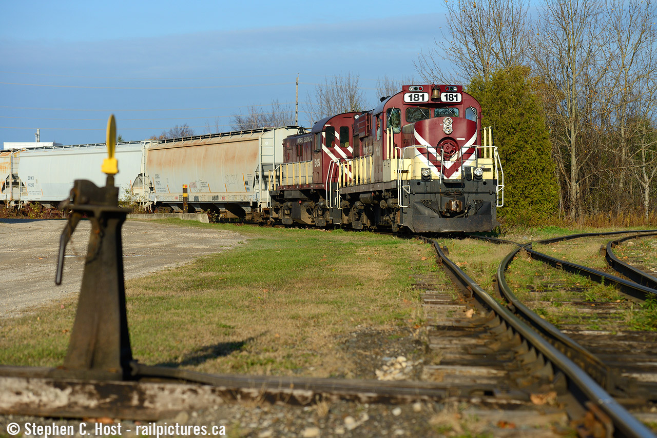 OSR's Guelph Junction Railway Division has a pair of MLW's in this classic scene back in fall 2014, I captured OSR as I left work for home and the boys are heading back to the junction to end their day.