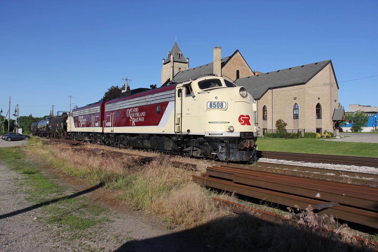 A beautiful summer evening (Friday too!) turned out to be quite fruitful in the town of Ingersoll. Not only was OSR active, CN was hopping as well! Two OSR-painted F-units (Nos. 6508 and 1401) head west with a cut of cars through the centre of the town. I am really missing this :)