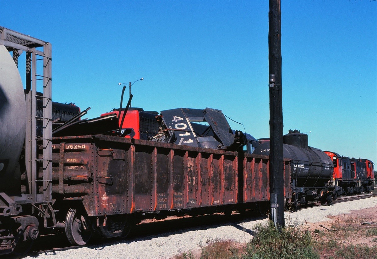 CN leased a bunch of units to the L&N railway in the mid-1970s.  This is condition of GP40 4011 when it was returned to CN.  It also explains why it was never renumbered.