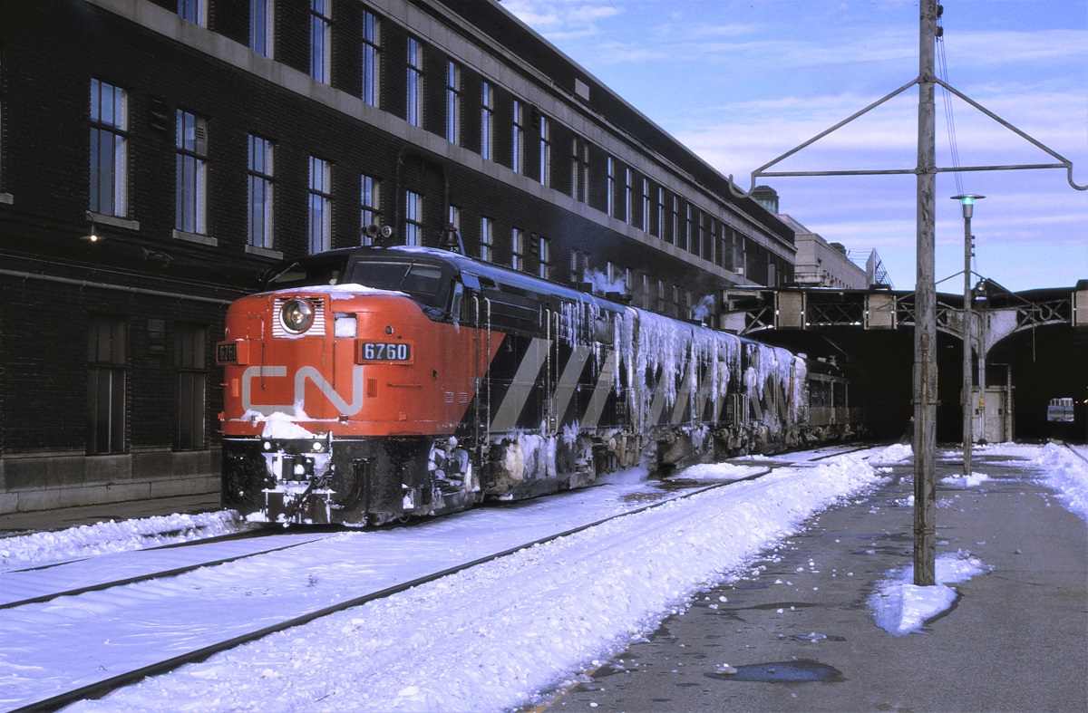CN's morning Rapido, train 61, has just arrived in Toronto on track 1 behind ice cover units 6760 6862 and 6774.