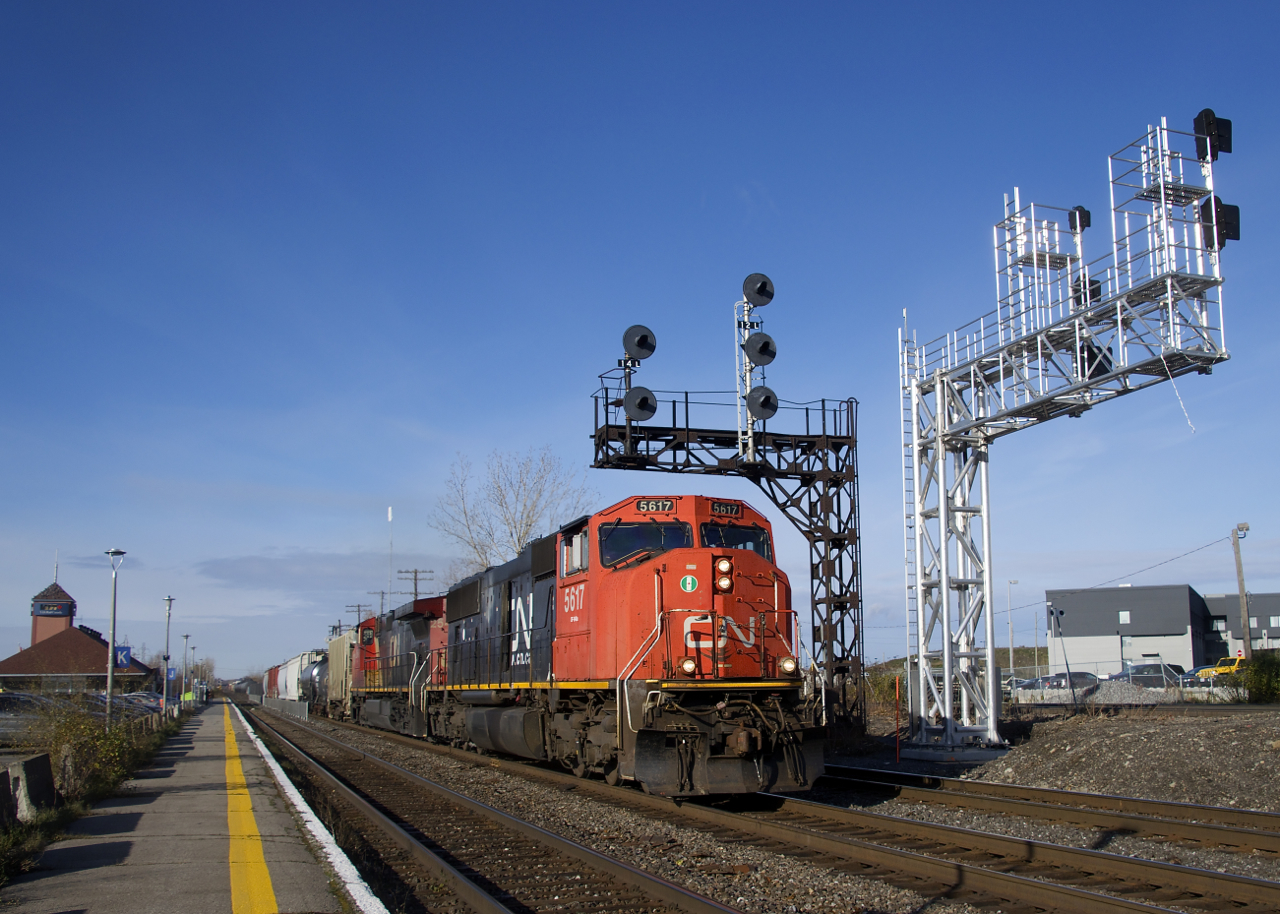 CN 310 with CN 5617 and CN 2548 passes two sets of signal gantries at Dorval Station on a sunny but cold morning, with the one at left living on borrowed time. Get your shots of CN's SD70I's while you can, as it is rumoured that they will be rebuilt as SD70ACC's in the near future.