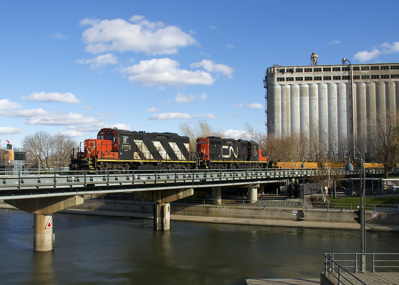 CN 4129 & CN 7032 lead a short train of baretables into the Port of Montreal.