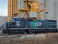 With remnants of its recent Canadian Wheat Board paint scheme still visible on the DB grills, EFCX 1001 now wears the standard G3 scheme. This unit started out as SD45T-2 SSW 9373 and went on to carry SP and CEFX reporting marks as well as being rebuilt to SD40T-2 specs. It is now stationed at the terminal in Colonsay SK. 