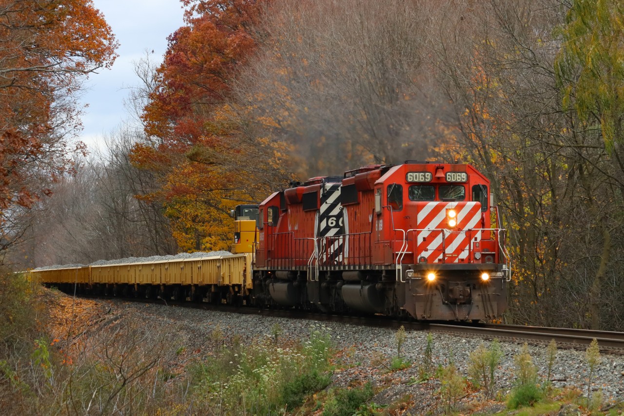 A pair of matching SD40s blast up the curve at Mile 58 headed to London.