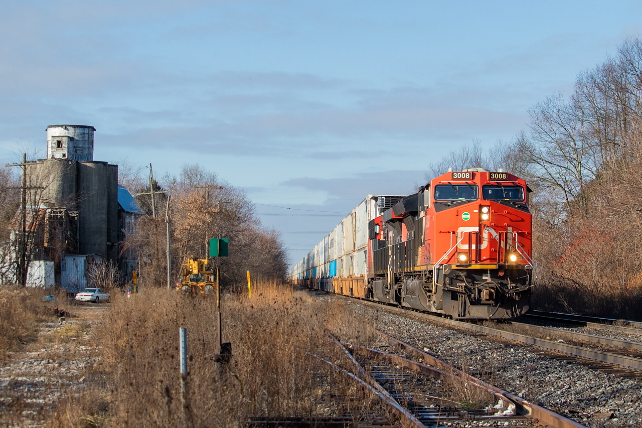 With all of the rerouted intermodals running on the Dundas at the moment, I figured part of my Saturday would include trying to find one. I saw an eastbound coming on ATCS so made my way up to Copetown. Got an intermodal, but I believe it was just good ol' 148. Nonetheless, was a pleasant morning for photos and a good day to be out and about.