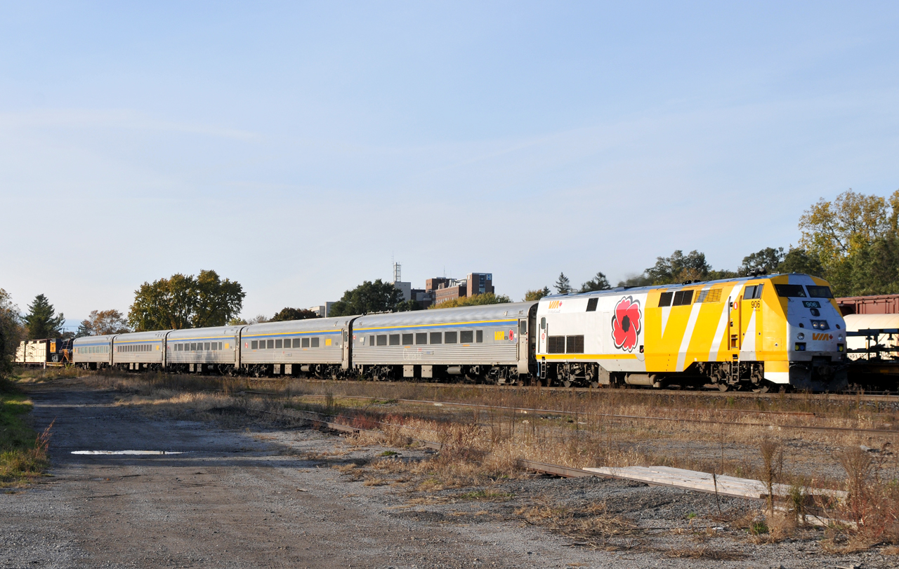"Lest We Forget"


76 arrives at Brantford on October 30th, 2018. With Poppy wrapped P42 906 leading