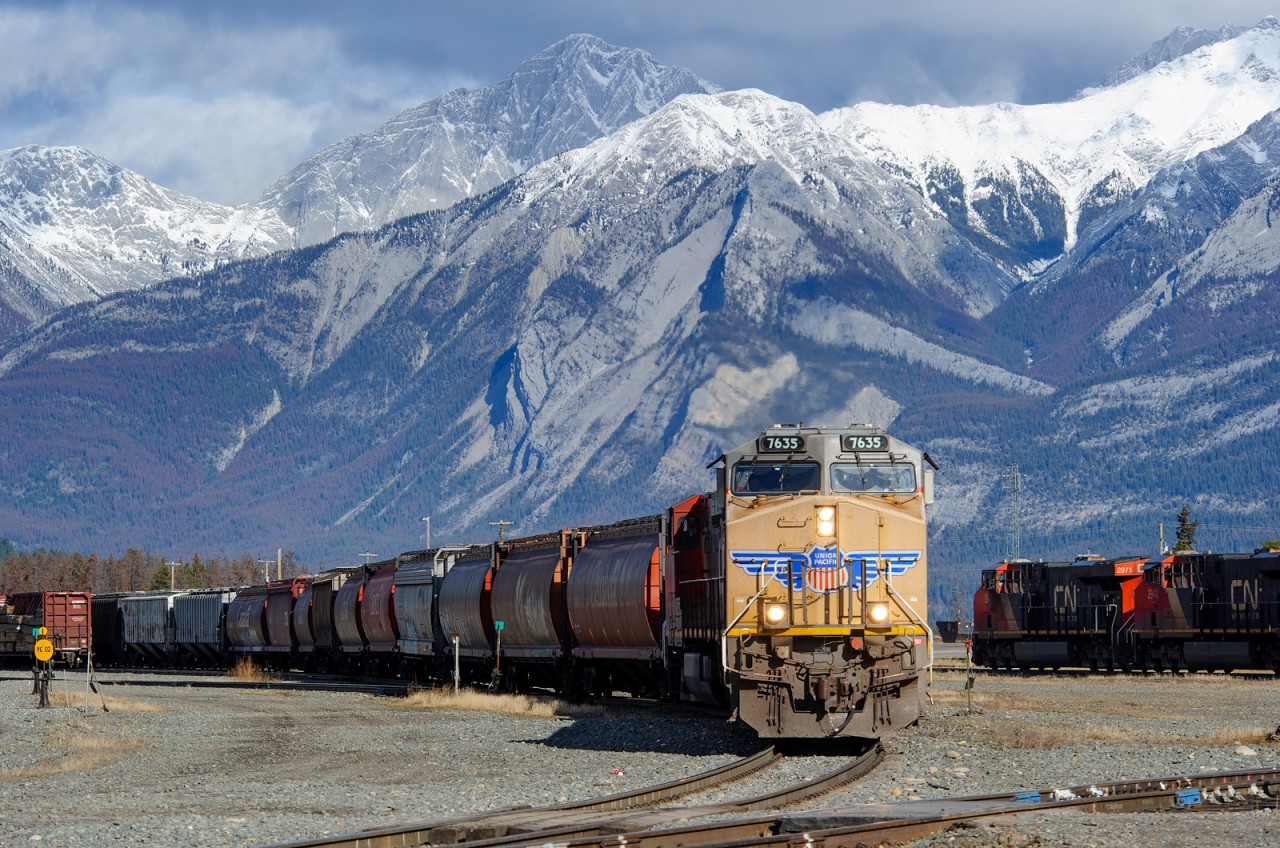 After changing crews in Jasper, loaded grain train G847 departs the south yard at Jasper with a very rare UP ES44AC leading the way. There's been give or take 10 UP units running up and down the Grande Cache Sub from the tailend of the summer until now, but every now and again they sneak west out onto the Edson Sub and beyond before returning.