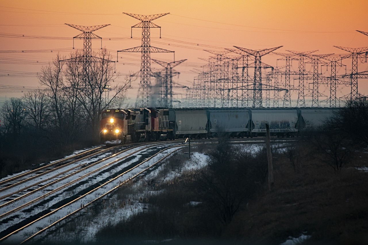 After an hour to double over, and hook up the DPU, 368 is about to get underway for Montreal....except it's blocked at Snider by 114 and 369. Some trips just start out lousy.