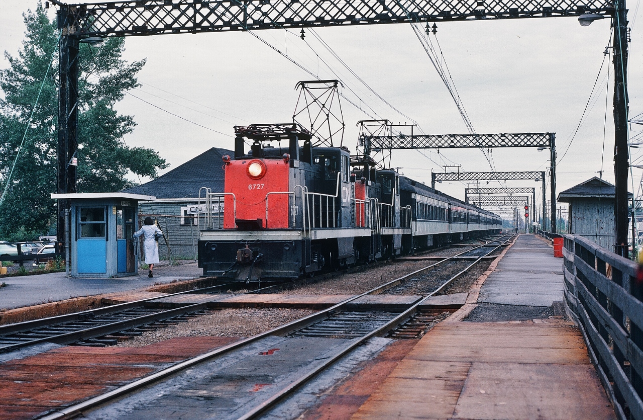 ...Time Capsule....


...September 1980 observing this scene, I felt that I was experiencing a Time Capsule...


...Now, 39 years later looking at this Kodachrome....


 CN 6727, a 'modern' GE steeple cab electric, built 1950, with a sister *, in charge of the  the mid morning downtown bound commuter.


 September 19, 1980 at Val Royale, Kodachrome by S.Danko


what's interesting


 if that motor 6727 is old, those commuter coaches are ancient !....at least  3 decades older than 6727...


 CN 6727 ( not all 6700's were FPA's ! ) is  the former CN 200, acquired the new number in 1969


note * only three steeple cabs in this class: 6725 6726 6727, all retired by 1995


maybe a Montreal based contributor can do the other half of a ''Time Machine”?


sdfourty