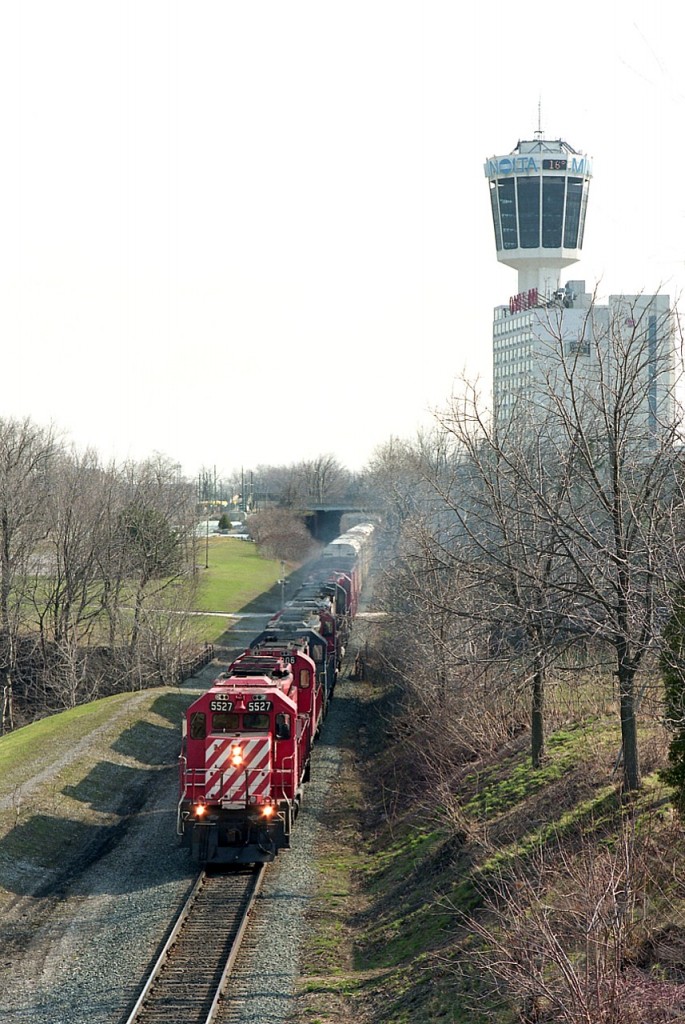 As far as I can recall I am on the walkway to the Skylon Tower in order to grab this image of an eastbound CP freight heading for Clifton Hill and the Steel Arch bridge to the USA. Things have changed so much it is hard to recall my bearings.
CP 5527, 1806, HATX 404, CP 5863, 4730 and 5667 is the power up front of the 'as required' train #526 (Toronto to Niagara Falls, NY). This image is rather late afternoon, judging by the sun angle.
The 'road' in the centre of this photo is the private laneway to the old Hydro building.