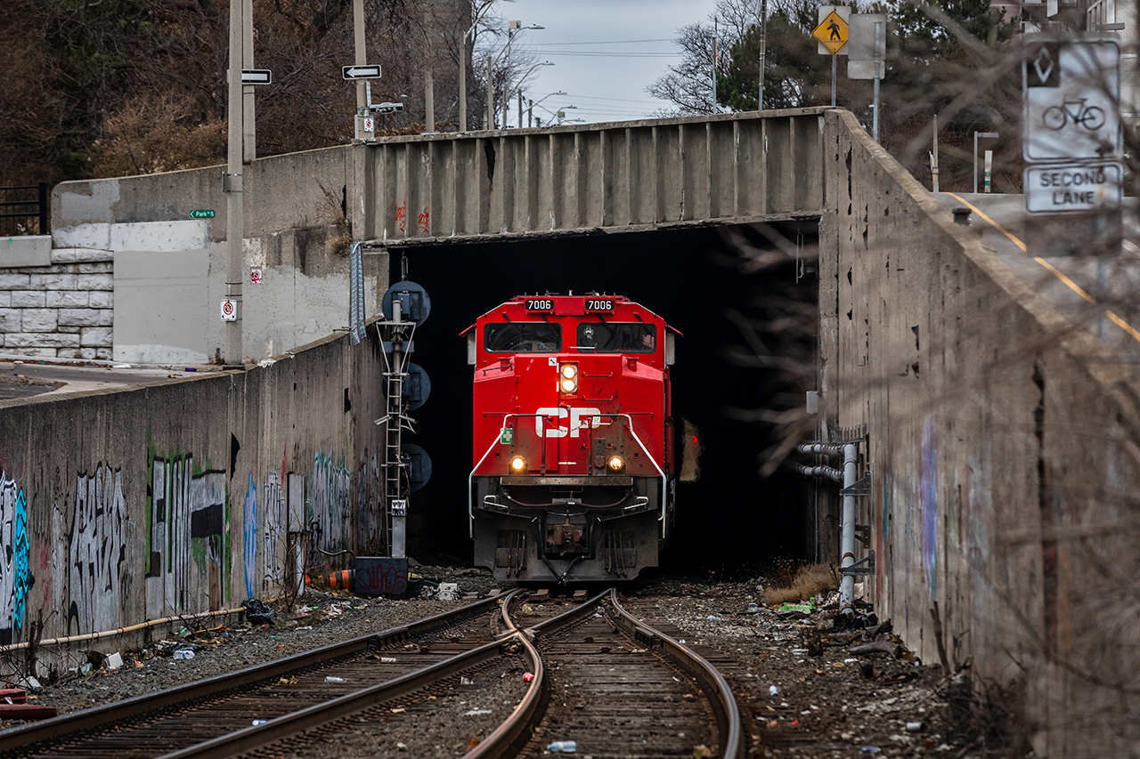 Determined to make it home for Christmas Eve, the crew aboard train no. 246-24 waste no time as they negotiate the confines of the Hunter Street Tunnel. Even amongst the gritty backstreets of Hamilton, SD70ACU 7006 looks particularly brutish.