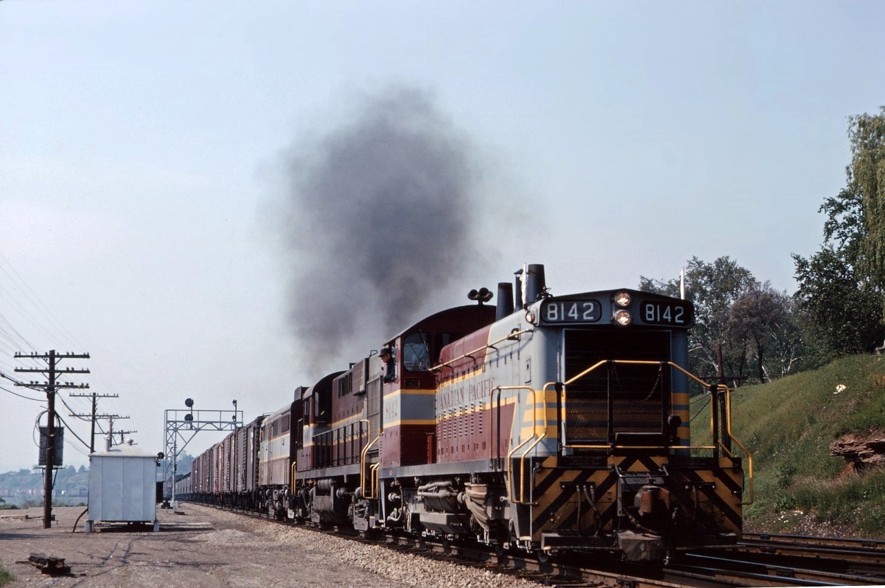 SW1200RS 8142 leads an RS10 and an FA1 through Bayview on a CP Extra East, struggling up the grade from Hamilton Jct to Aldershot.