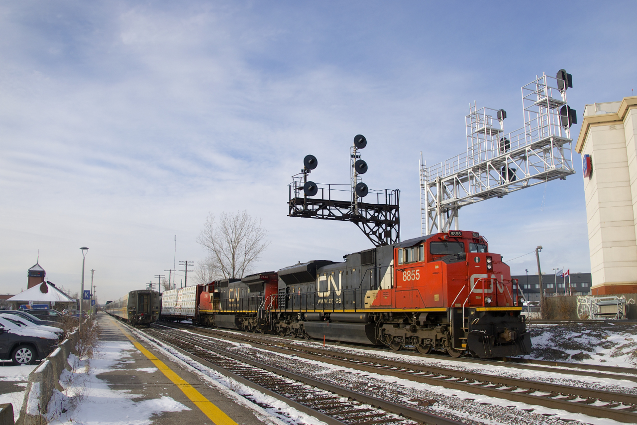 CN 368 has CN 8855 & CN 2146 up front and CN 2532 mid-train as it passes VIA 35, making its station stop at Dorval.