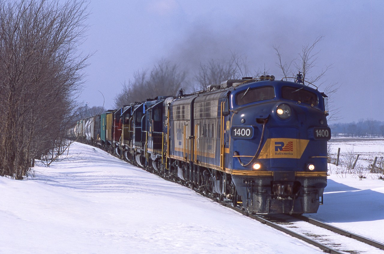 Its a sunny day and the right unit is leading... life is good.  A hefty 580 makes its way down the Goderich Sub just east of Seaforth with 1400, 1401, 4001, LLPX2263, 4046, and 3835 up front.