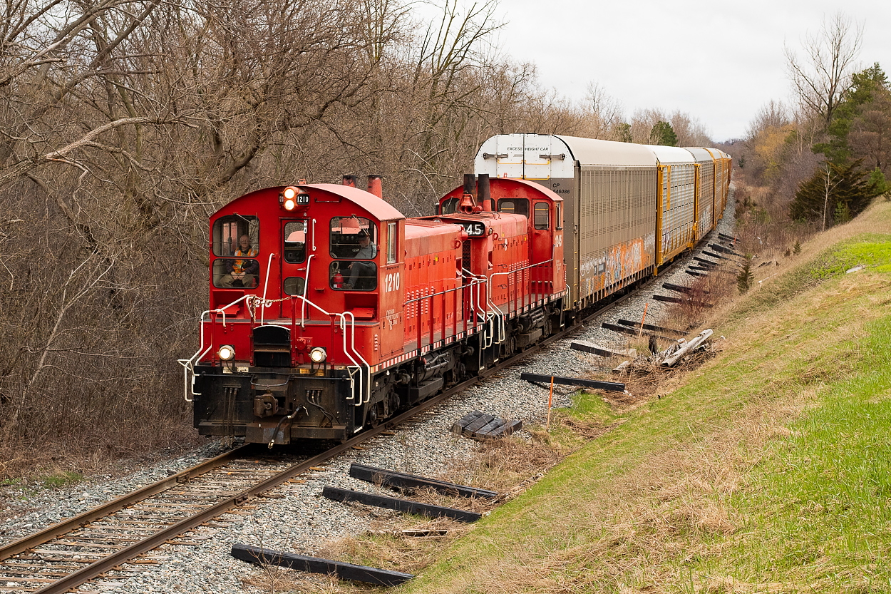 1210 and 1245 head back to CAMI with racks lifted from CP in Woodstock.