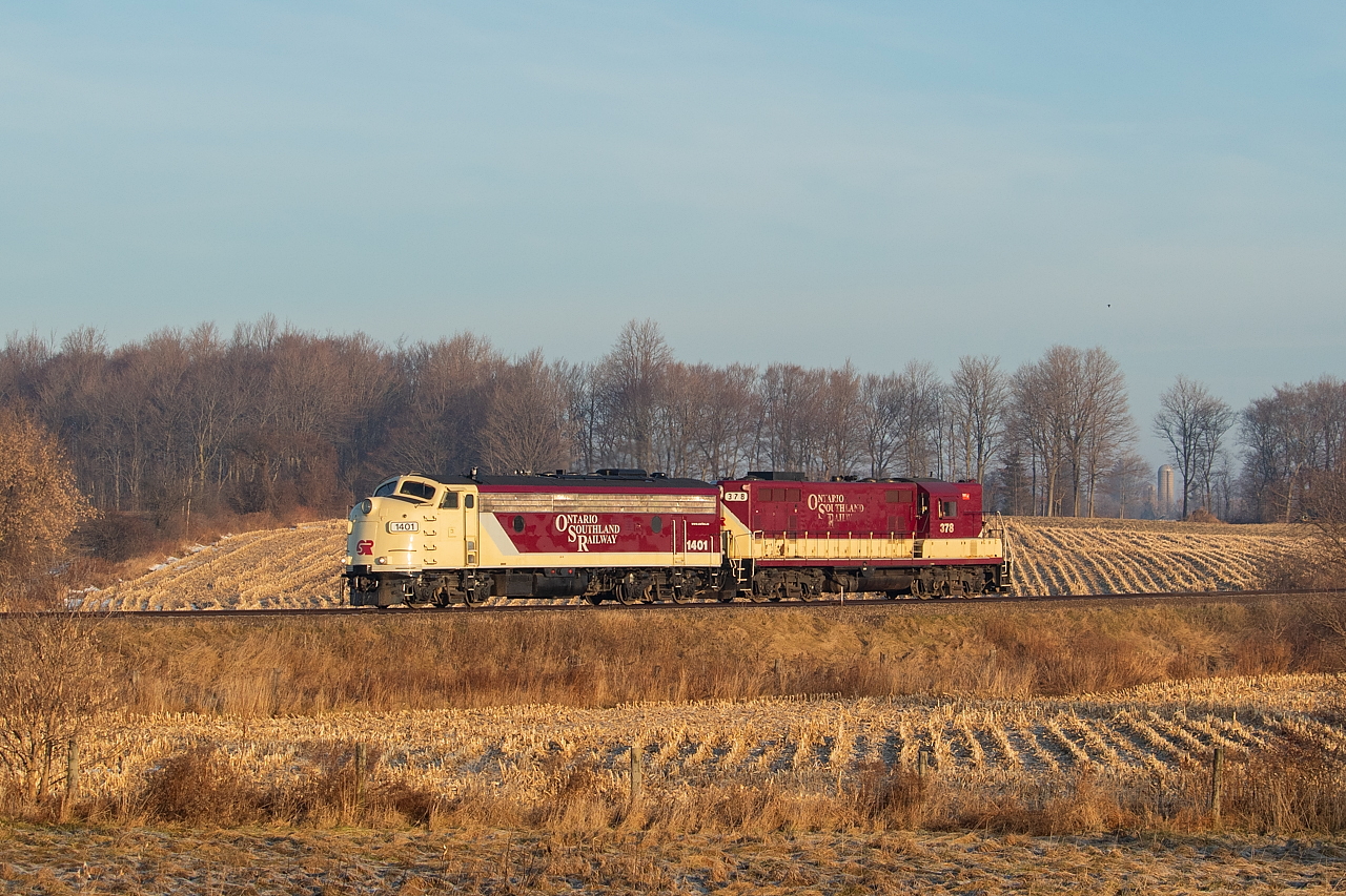 1401 leads the Cayuga Clipper towards St. Thomas on the St. Thomas Sub, early on a December morning. Rare to see an F Unit assigned to this job, as OSR "doesn't like to send the good paint down the Cayuga." If you're wondering why, just check out this shot in Tillsonburg from July.