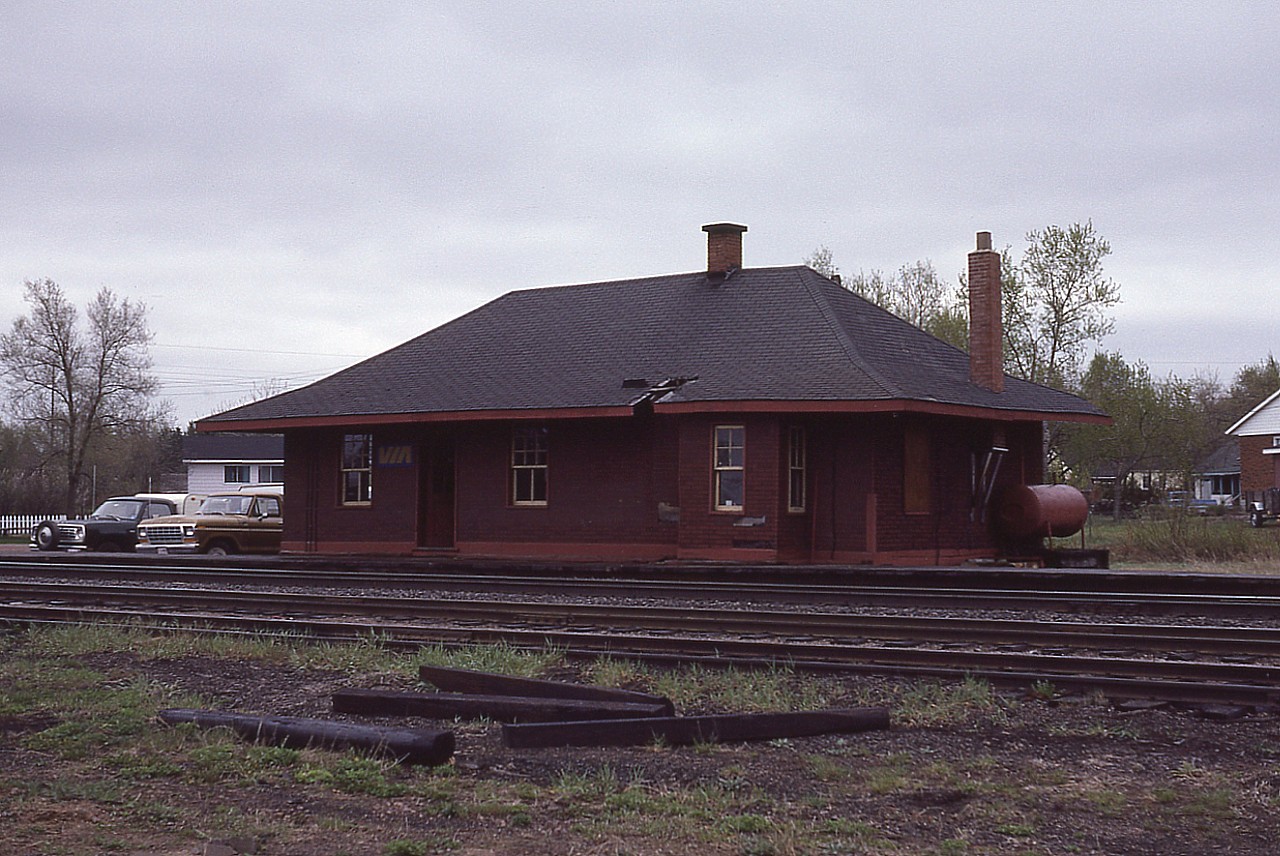 Another dismal dreary day out railfanning.
Here's the old CP station at Petawawa, Ontario.  Already looking forlorn by 1981.
I would imagine the wreckers discovered this place a long time ago, but have no information as to its' demise and would appreciate any input.
Petawawa is located 10 miles up the line from Pembroke. At least it used to be. Now it is 10 miles up the Algonquin Trail from Pembroke, as a result of that rather unpopular decision to pull up the Chalk River sub a few years ago.