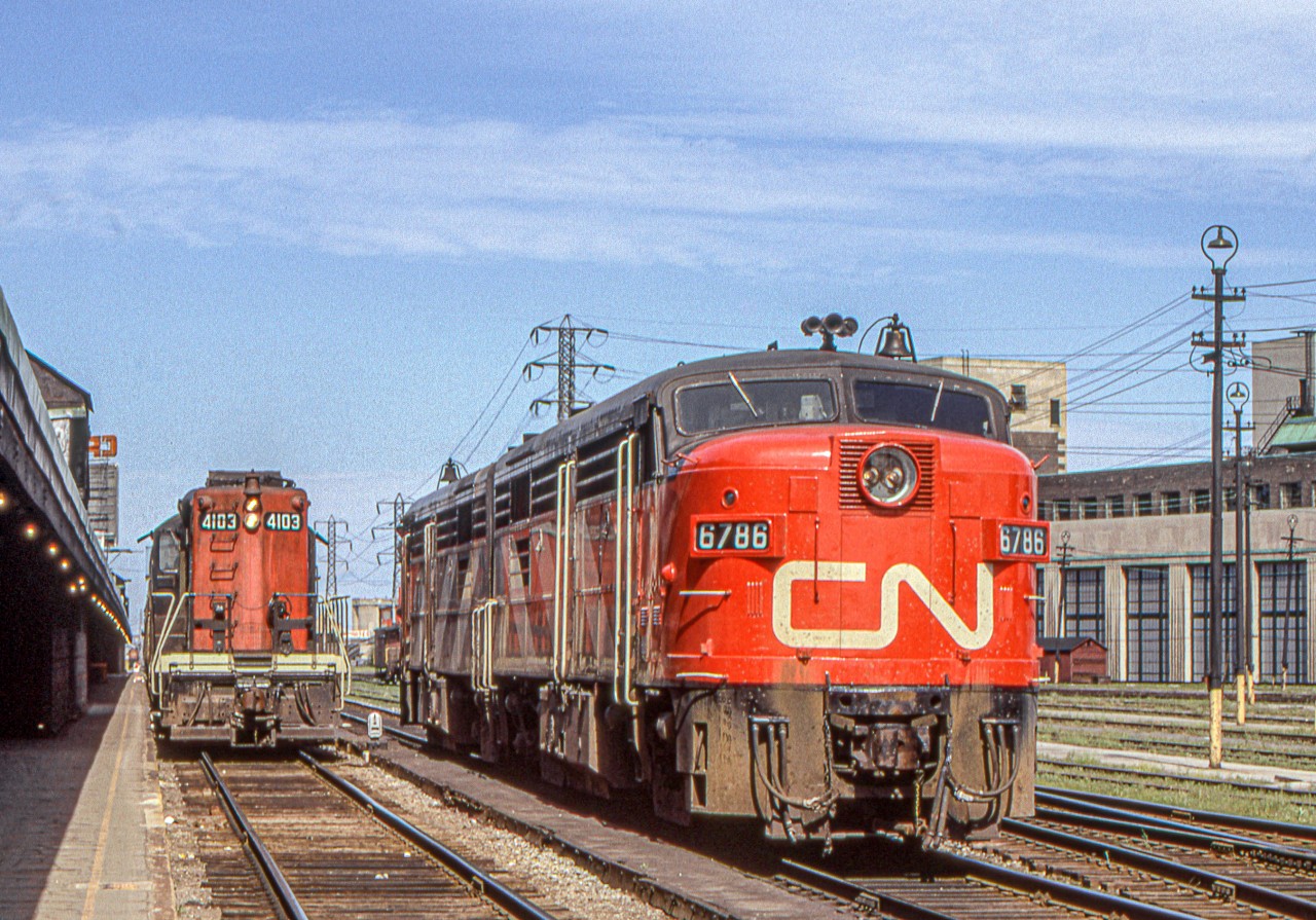 Merry Christmas.
With CN 4103 to the left and CN 6786 and CN 6788 to the right, this high-sun mid-June 1972 photo captures a Toronto Union Station scene no longer available.