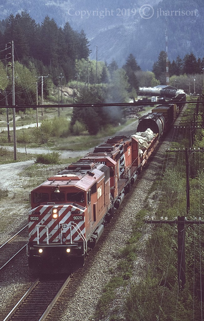 CP 9020 (CMQ 9020 since 2015) was westbound with CP 5941 and 5764 trailing at Choat / Haig on CPs Cascade Sub. I believe the 5941 and 5764 are no longer in service.