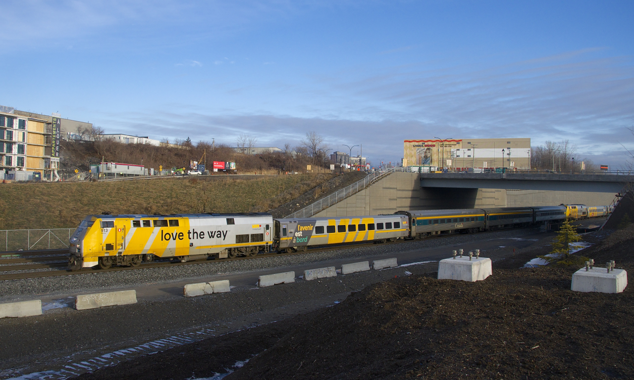 VIA 633 is heading towards its next stop at Dorval with VIA 913 leading and business class car VIA 3476 as the first car. This is the the only VIA business class car to be wrapped and currently features 'L'avenir est à bord' on this side and 'love the way' on the other side.