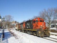 CN 7250 & CN 4139 are shoving a short transfer into the Port of Montreal on a cloudless day.