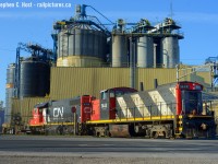 #999 - 1444 leads the 1400 out of the Bunge (CVO) Bayside lead on a nice April evening, done for the day the crew will grab what remains of their train on the N&NW spur mainline then head back to the yard. Note the Christmas decoration on the top-right silo.

