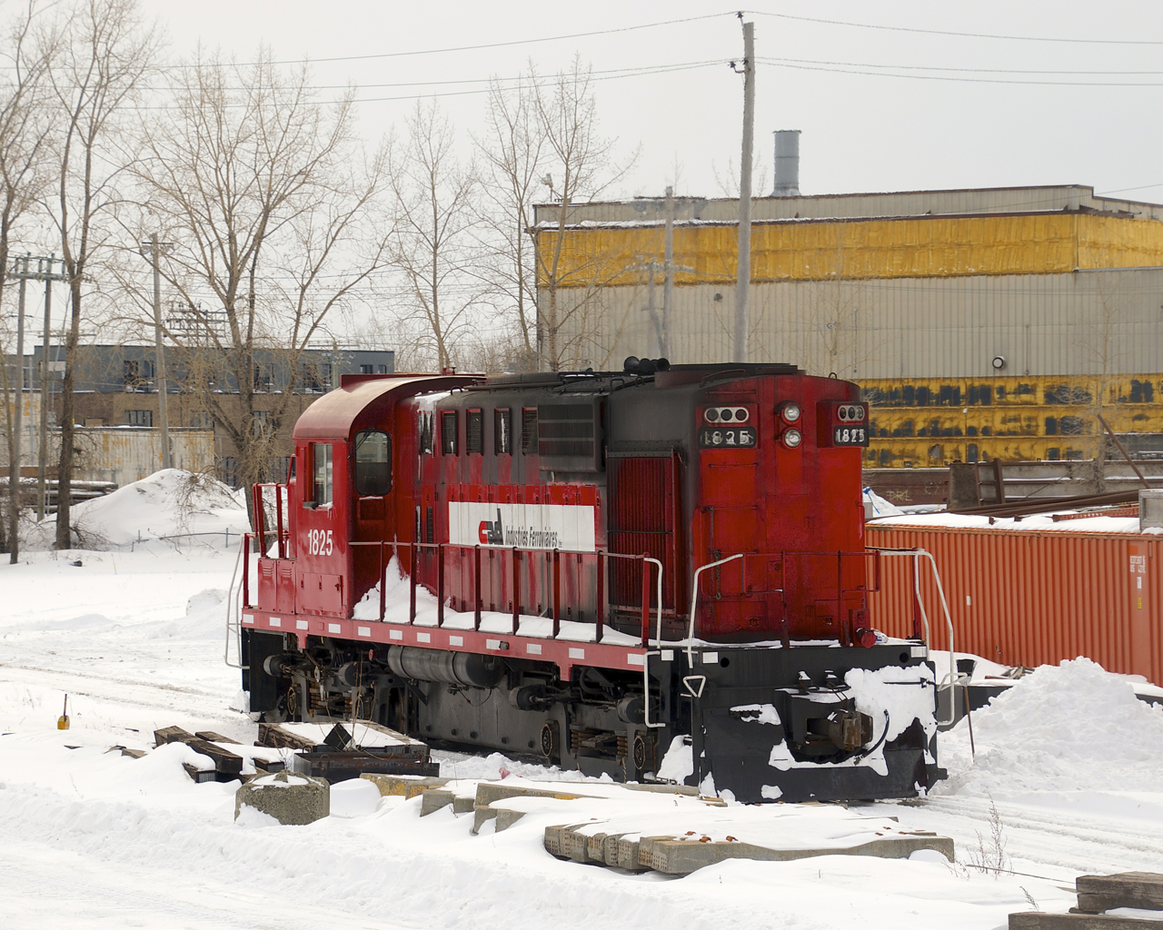 Built by MLW in their East End Montreal plant as CP 8772 in 1958, CAD 1825 (rebuilt by CP to CP 1825) still see service in its hometown as one of the switchers at Cad Railway Industries.