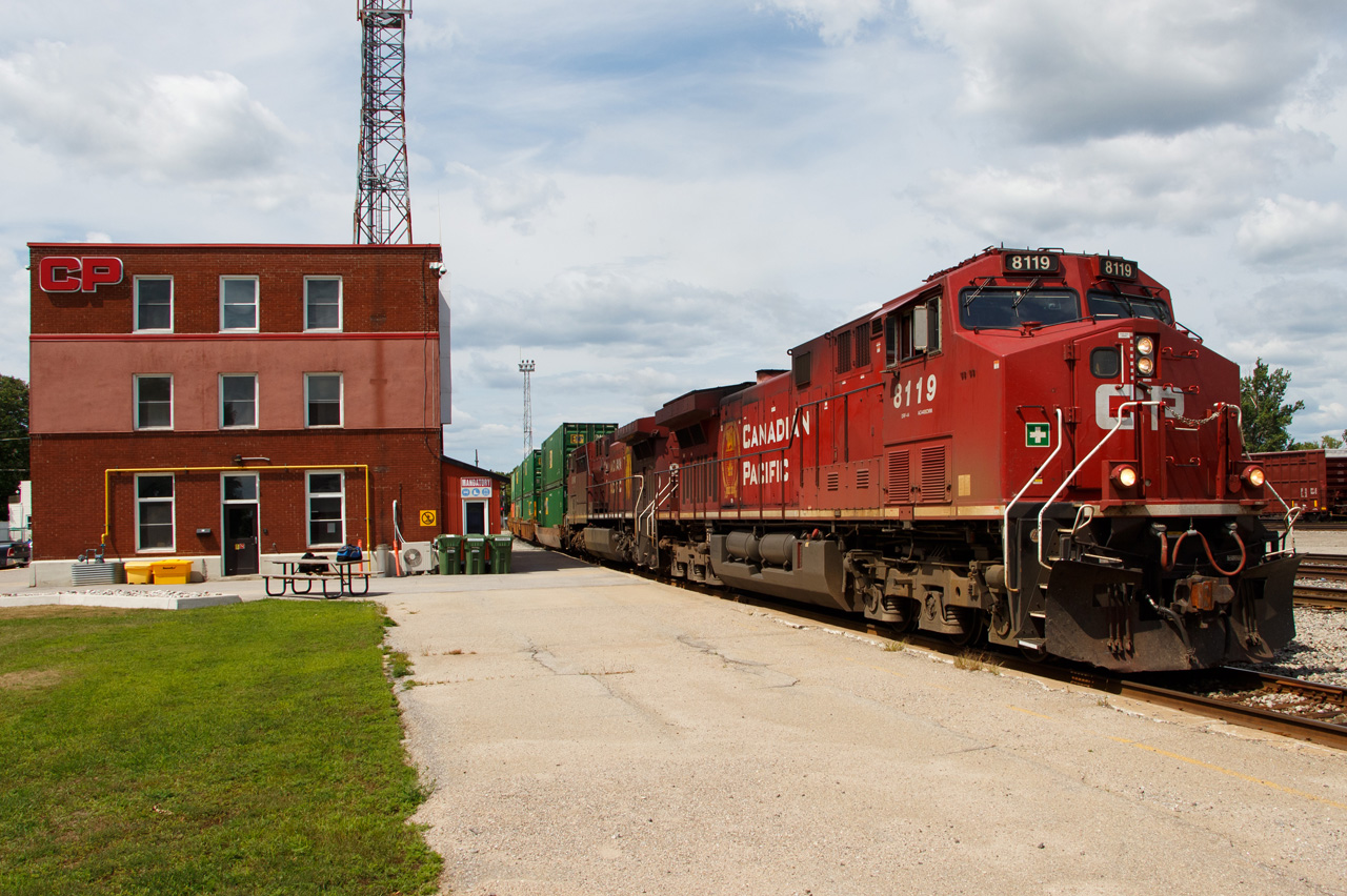 CP 142 arrived at Smiths Falls at 1339 hrs on August 11, 2019. A member of the incoming crew has just popped inside the office to confer with the dispatcher; as soon as he returns, the outgoing crew will throttle up and 142 will get its roll-by. In total the wheels were stopped for less than three minutes.