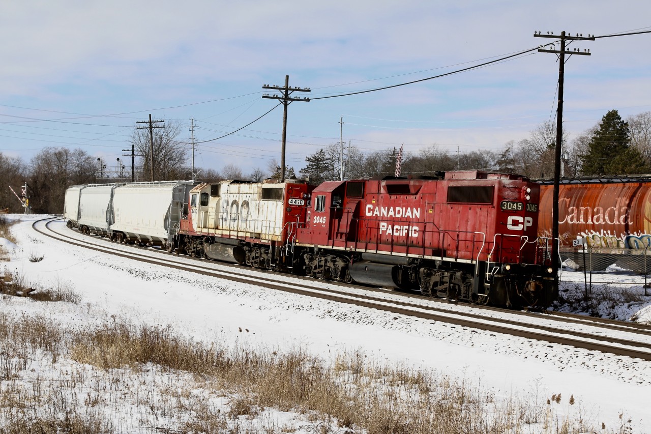 Reportedly SOO 4410 was set off yesterday bad order at Lambton, apparently it was one of the other units there that was having issues, which created this long hood forward set up today for the trip back home from Streetsville. The train was also lacking an end of train device, which restricted it to 15mph all the way home.