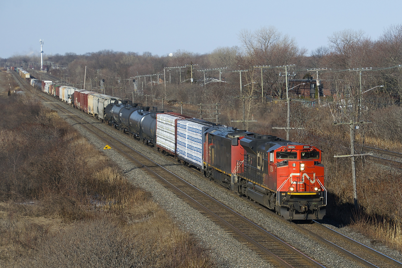 CN 8934 & CN 2432 lead a 126-car CN 322 through Beaconsfield. After setting off cars in Taschereau Yard, this train will terminate at Southwark Yard.