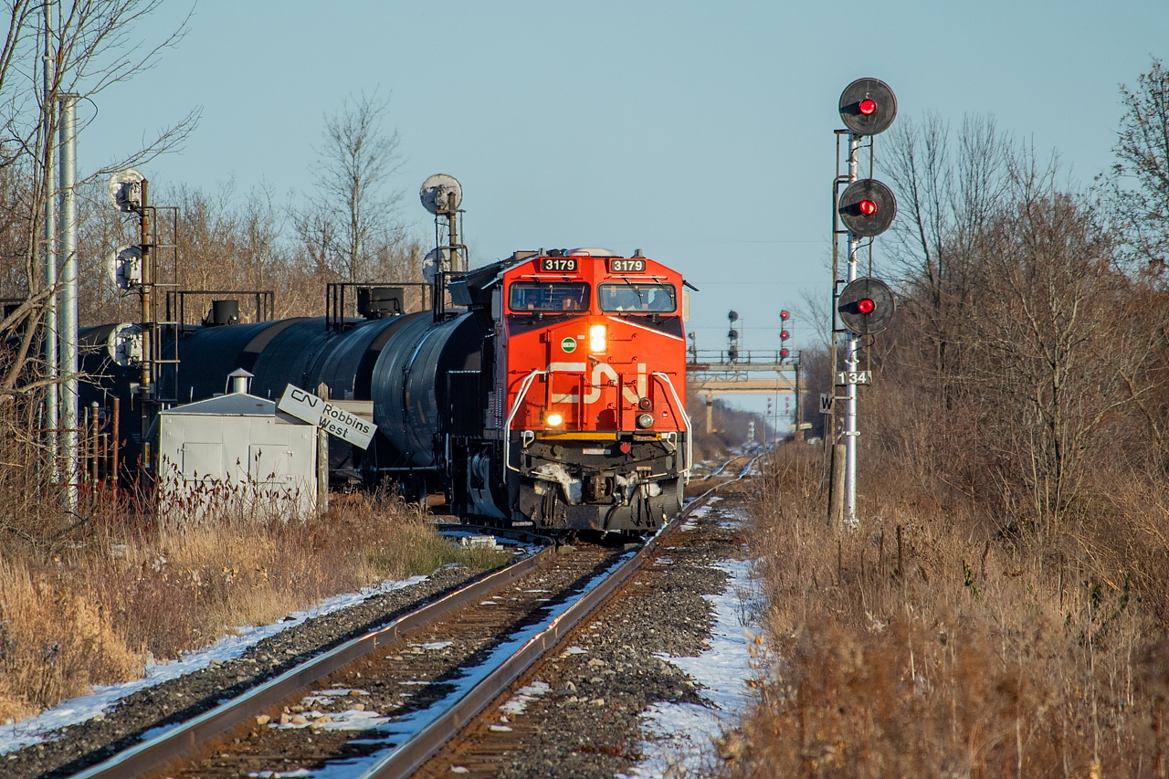 Having just posted the east leg of the wye at CN Robbins, here is a good look at the west leg at CN Robbins West. This 562 is coming back onto home rails after taking the CP Hamilton Sub over to Trillium's Feeder Yard for interchange, shown in a previous post here. This shot demonstrates why I enjoy railfanning Niagara so much - the spaghetti bowl of track and the various arrangements that go along with that, and the transfer trains such as 562 that make up so much of what happens around there.