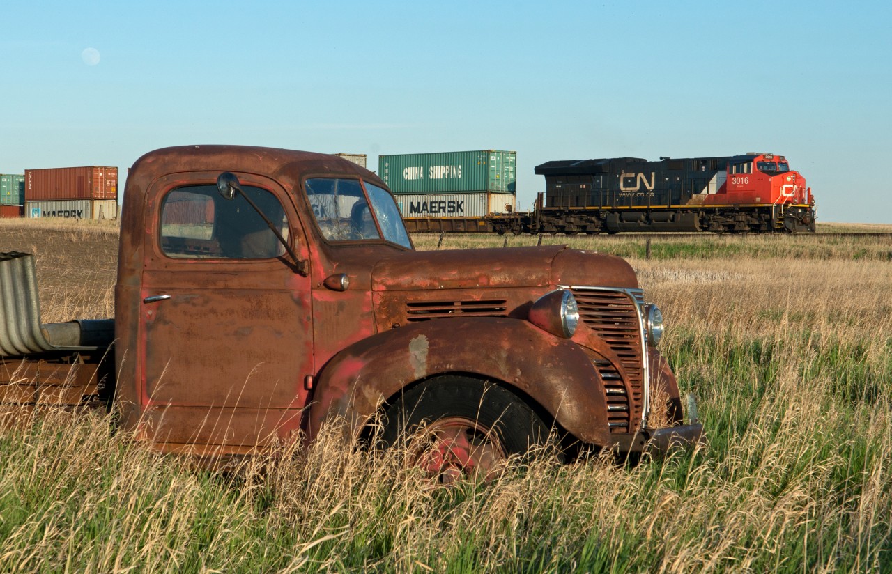Vehicular design styles contrast one and other at the east end of Neola siding on CN's Watrous Sub. Quite frankly I like them both.