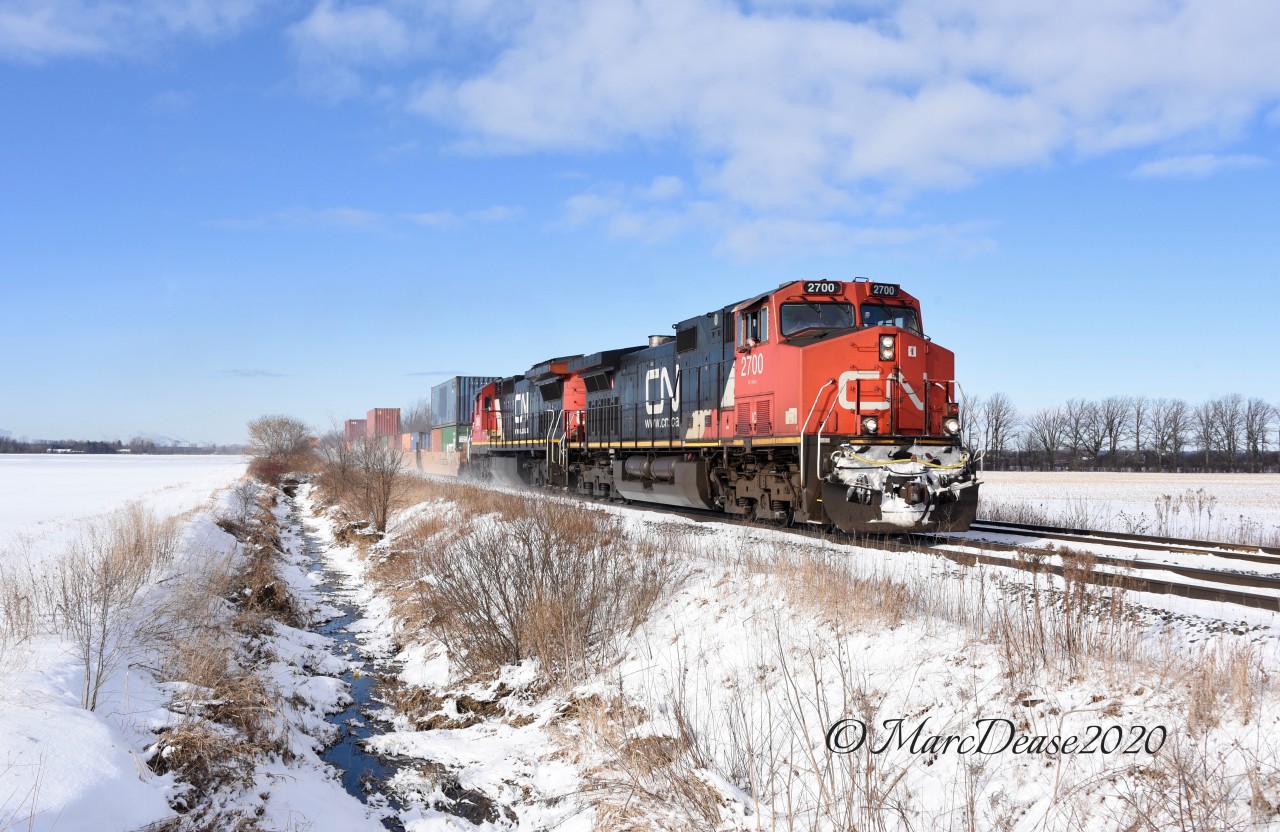 A nice overnight snowfall brightens up the day as IC 2700 and CN 2005 lead train 148 east out of Sarnia, ON.