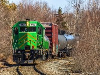 NBSR 913 and a slug lead a small transfer between the east and west yards in Saint John, New Brunswick. 