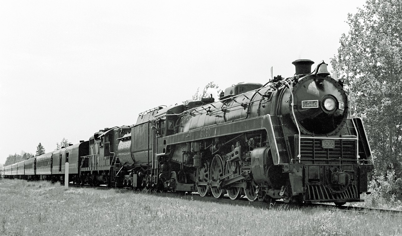 The beautiful Mountain-type is paired with EMD GP9RM #4103 (built in March '59).  Circa 1978.