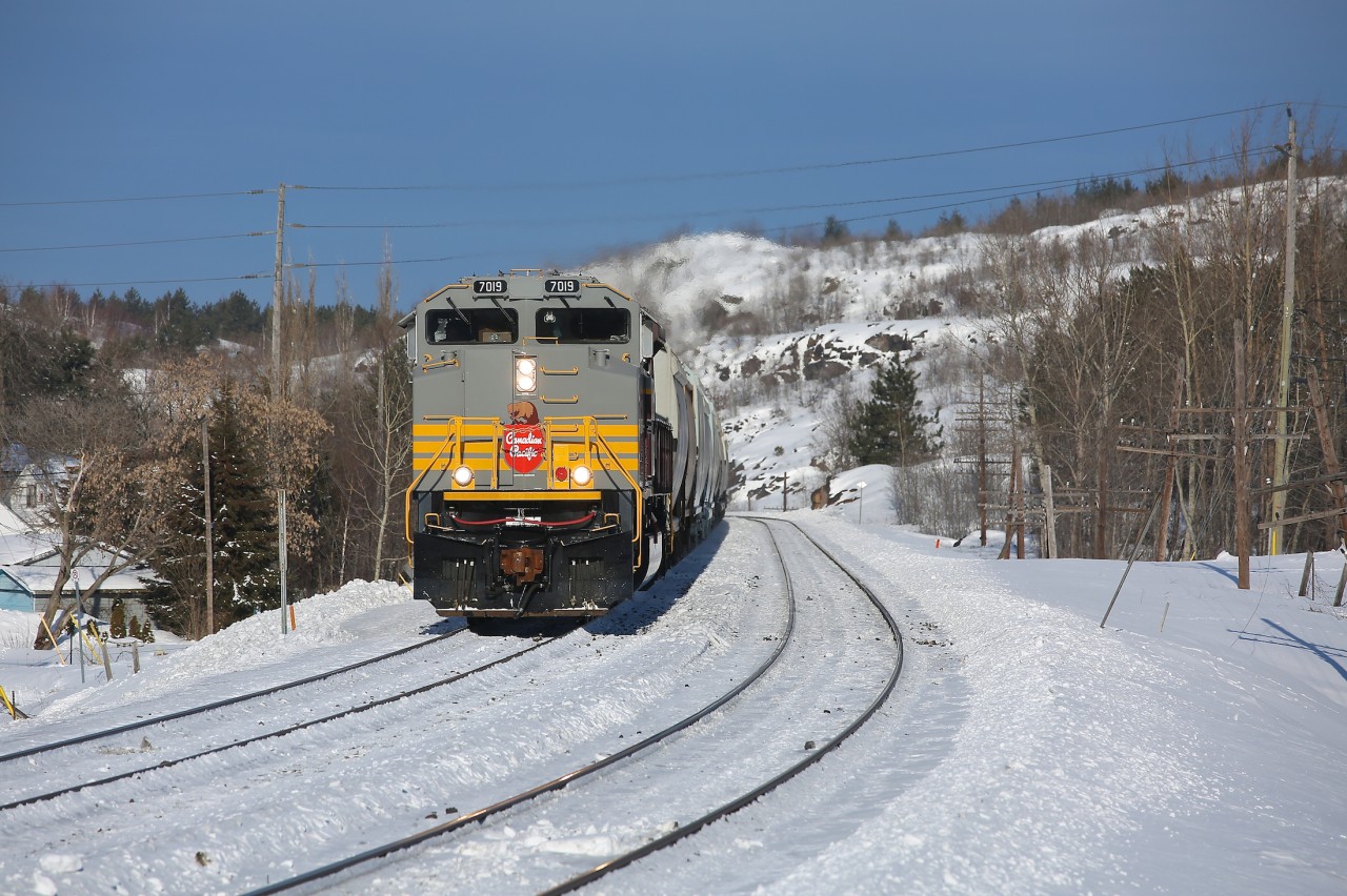 CP 7019 (rebuilt from SD9043MAC engine 9123) leads a lengthy train 112 through Sudbury.  As numerous people have mentioned, these units are very sharp!