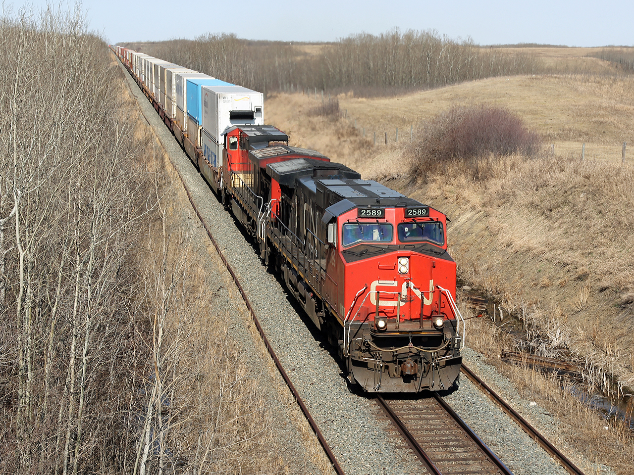 A pair of Dash 9-44CWs head an eastbound intermodal towards Kinsella.