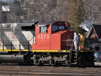 Contractors work to sanitize L581's set of power. CN 5273 - CN 5688 are currently assigned to 581, while 580 has GMTX 2255 - GMTX 2695