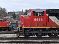 A pair of SD's trade stories while they await the call to duty. L58131 03 would depart for Paris later on with CN 5688, GMTX 2695, and GMTX 2277