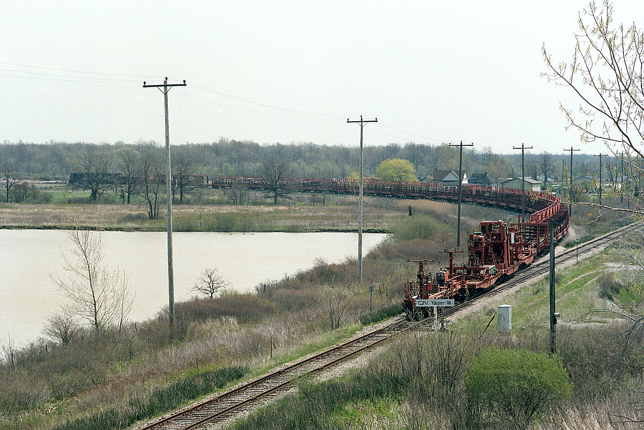 In response to Mark's comment concerning his own view of Yager area in comparison to one 20+ years previously; I offer up this.
Note "CN Yager W". This leg which completed the wye was torn up many years ago. Location can be identified by checking Mark's photo as the hydro pole is still there today.
This image shows CN 3572 and 3575 with a rail train heading back to Niagara Falls. These battle-worn M-420s were on their last legs with CN, the following year 3572 went to NRE and the 3575 to Trillium.