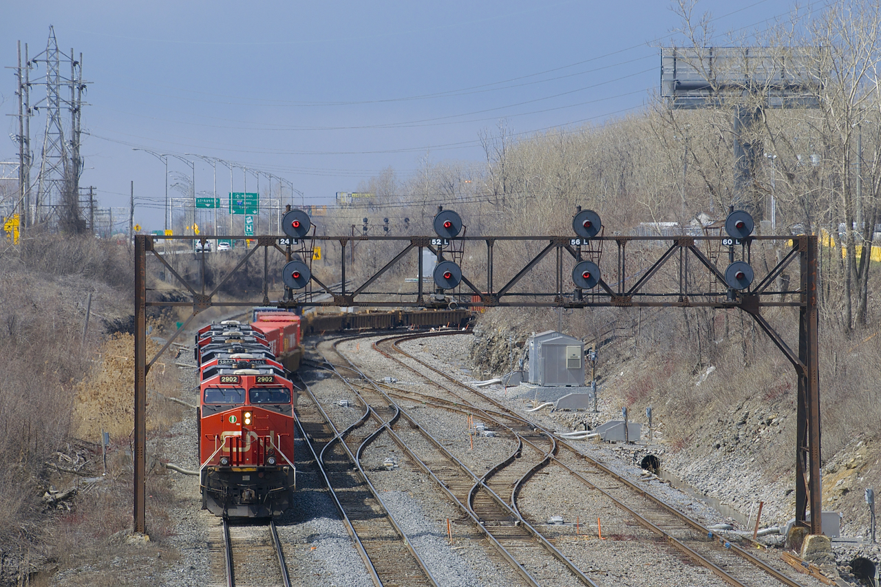 CN 120 is exiting Taschereau Yard with four GE's up front (CN 2902, CN 3805, CN 2985 & CN 3843).
