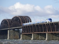 EXO 78 is approaching its next stop at Lasalle Station with AMT 1324 and six cars.